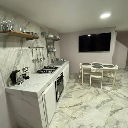 House Of Totonn * Napoli