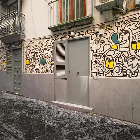 House Of Totonn * Naples